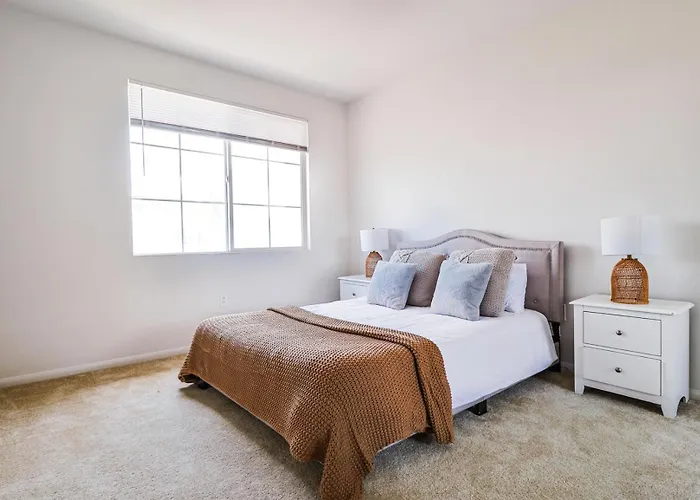 Brigth 4Bd 2Bth Apt Near Venice Beach!